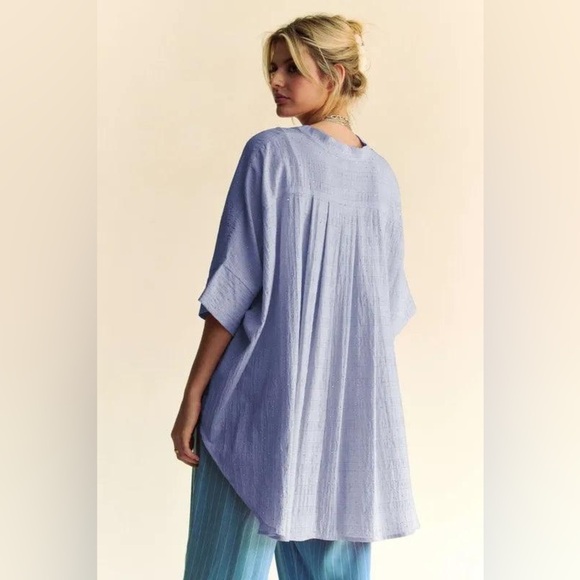 Davi & Dani Rhinestone
Pleat Back Short Sleeve
Loose Fit Shirt - Picture 4 of 12